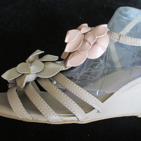 $215 KELSI DAGGER raised mum strap SANDAL 8m - Picture 2 of 5